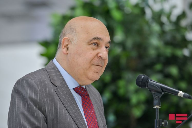 Putin Çingiz Abdullayevi ordenlə təltif etdi