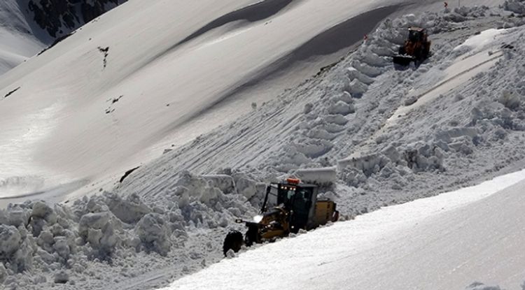 Türkiyədə güclü qar – ÇOBAN DONDU...