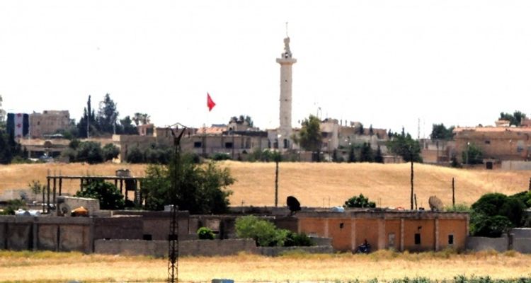 Suriyanın bu şəhərində Türkiyə bayraqları asıldı