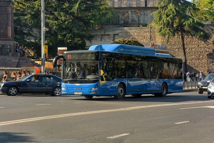 Gürcüstanda ictimai nəqliyyat fəaliyyətini bərpa edir