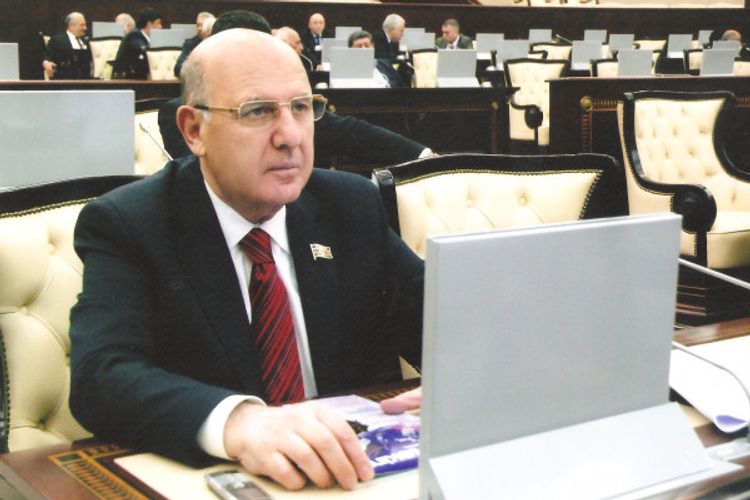 "Tibb işçiləri arasında da virusa inanmayanlar var" - Əhliman Əmiraslanov