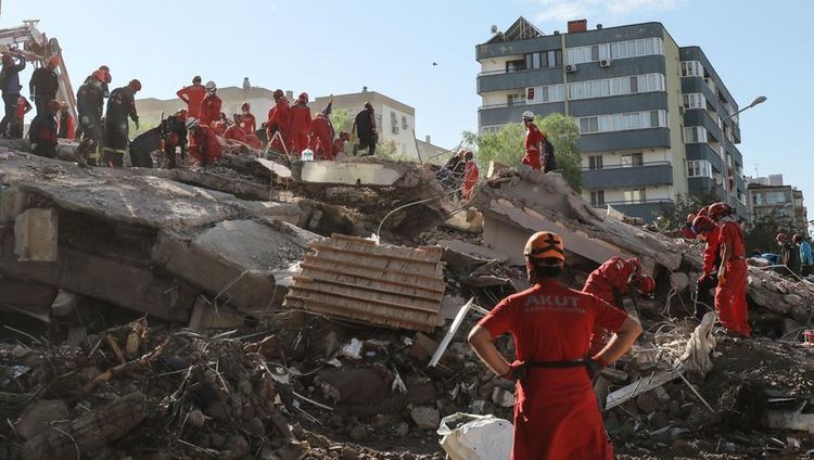 İzmirdə dağılan binanın istefa verən komendantı danışdı - VİDEO