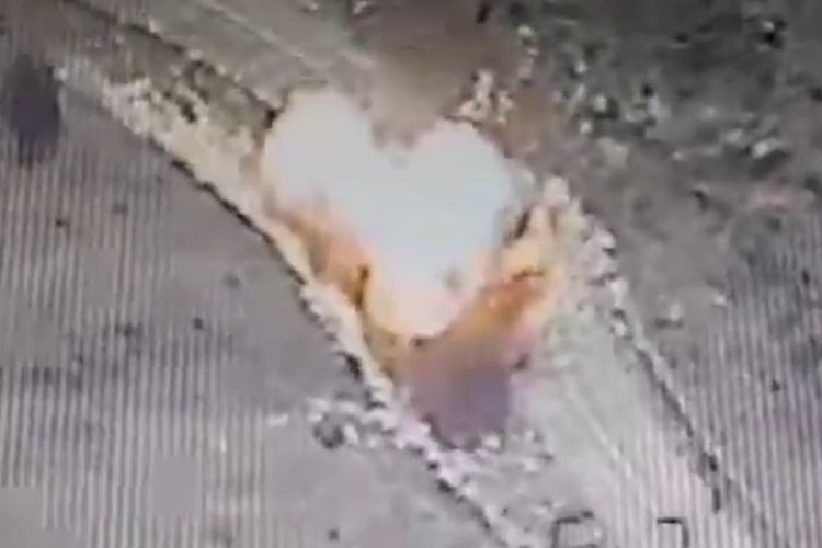 MN: Düşmənin döyüş texnikaları məhv edilir - VİDEO