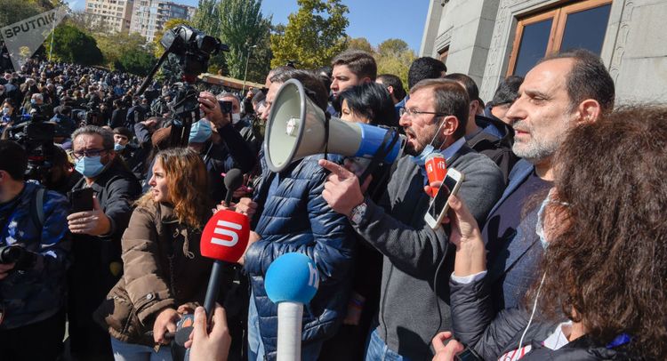 Etirazçılardan Paşinyana istefa verməsi ilə bağlı ULTİMATUM