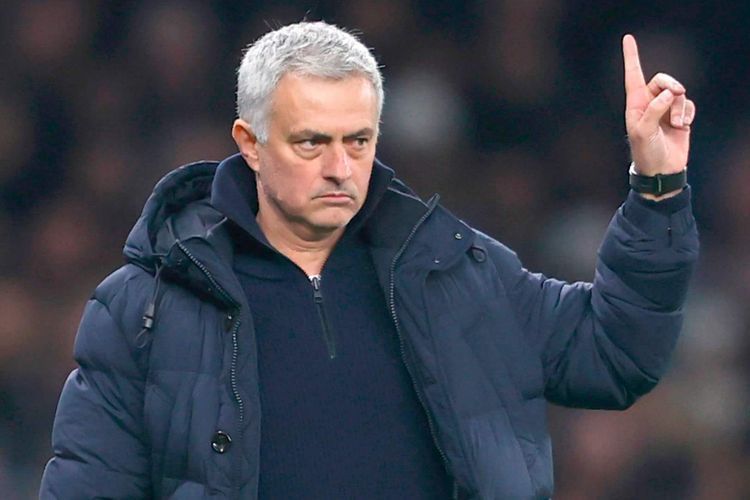 UEFA Joze Mourinyonu cəzalandırıb