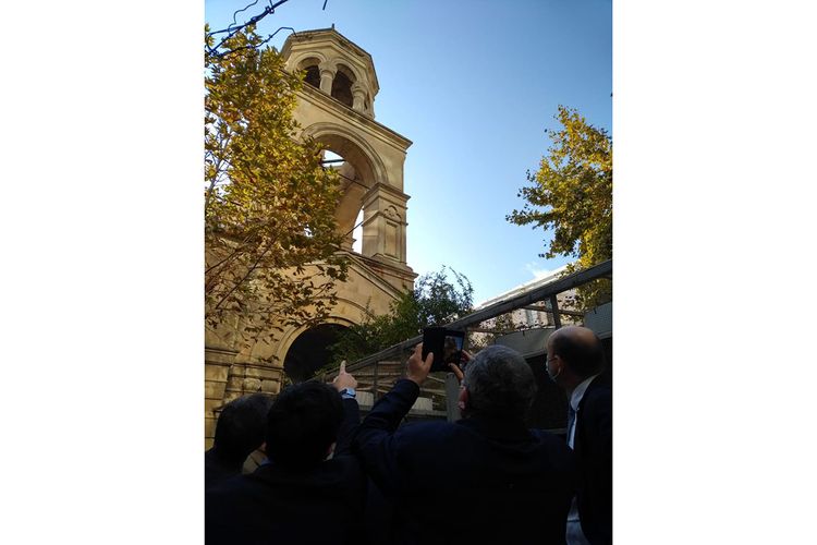 Fransalı deputatlar Bakıdakı erməni kilsəsində olublar - FOTO