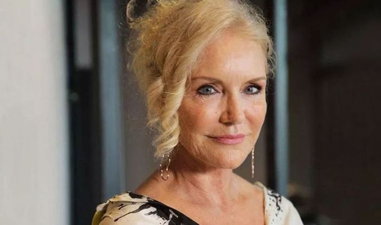 Aktrisa atasının yasına getməyəcək: "Mərasimi internet üzərindən izləyəcəm" 