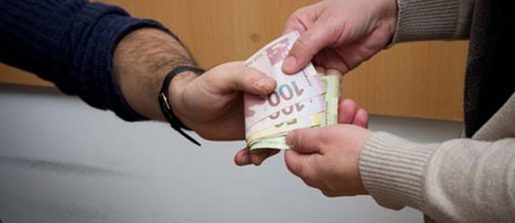 Aldadıb 45 min manatlarını aldı