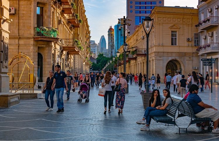 Qaşını qırxıb "qaş" döydürənlər - Ömər Xəyyam yazır...