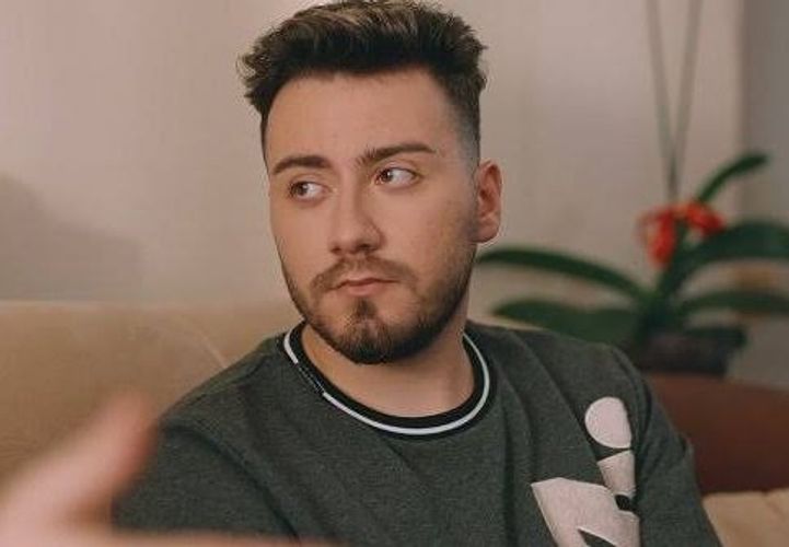 Tanınmış bloger ölümdən döndü - Maşını tanınmaz hala düşdü