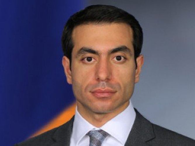 Ermənistanda adı korrupsiyada hallanan müdafiə nazirinin müavini istefa verdi