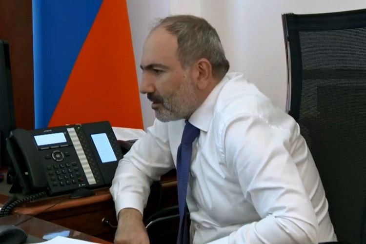 Paşinyan gecə vaxtı bir saatda iki dəfə Putinə zəng etdi