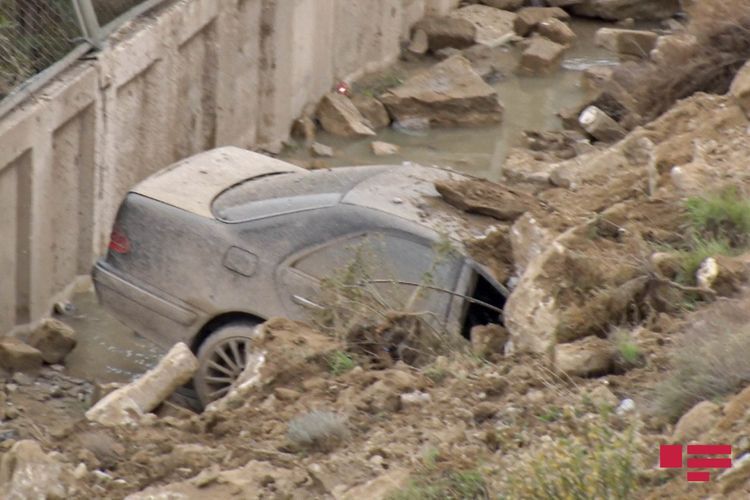 Gürcüstanda torpaq sürüşməsi nəticəsində 5 nəfər ölüb
