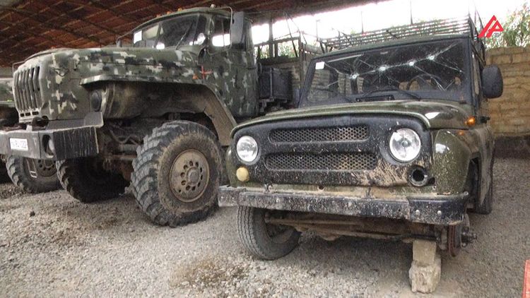 Erməni əsgərləri hərbi texnikaları ataraq qaçır - VİDEO