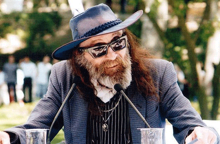 Atası azərbaycanlı, anası erməni olan müğənnidən Qarabağ mahnısı - VİDEO