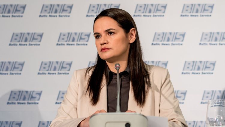 Rusiya Belarus müxalifətinin liderini axtarışa verdi