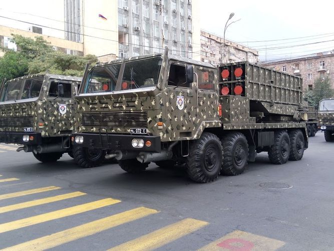 Düşmən Azərbaycana qarşı Çin istehsalı olan reaktiv yaylım atəşi sistemindən istifadə edir - VİDEO