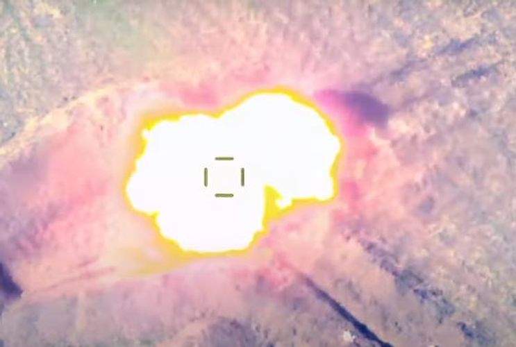 Düşmənin atəş nöqtələrinə çıxarılan ağır artilleriyası dəqiq zərbələrlə məhv edildi - VİDEO