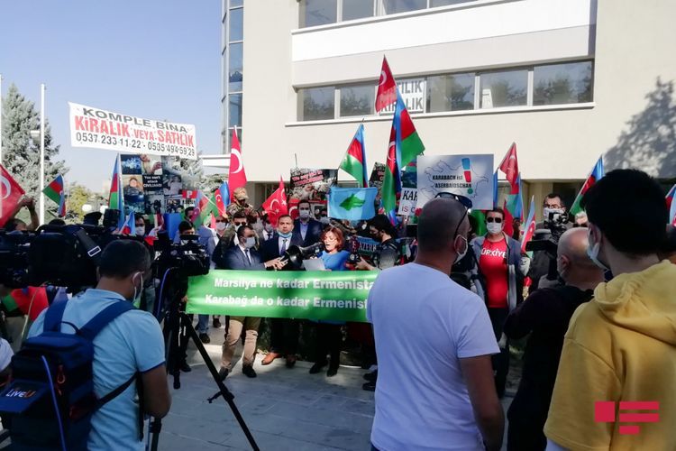 Fransanın Türkiyədəki səfirliyi qarşısında etiraz aksiyası - VİDEO