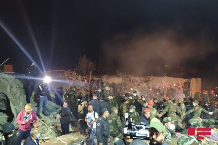 Ermənistanın Gəncəyə növbəti raket zərbələri böyük dağıntılara, mülki şəxslərin ölümünə səbəb olub - FOTOLENT - VİDEO