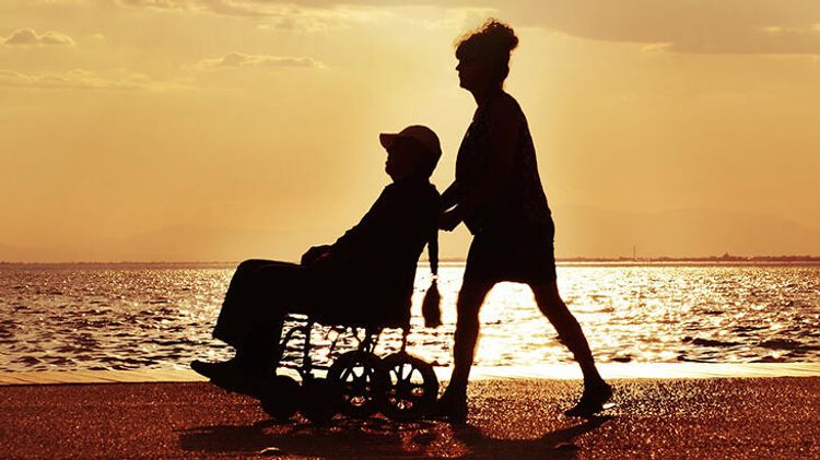 Ölən kişinin pulunu çıxarmaq üçün banka apardı