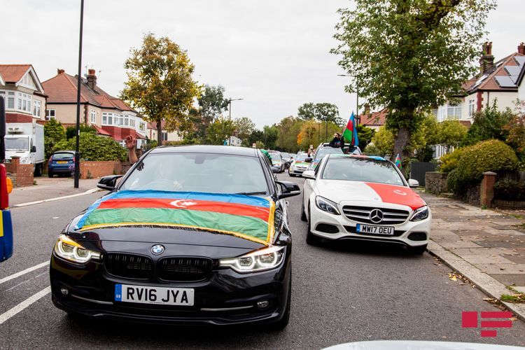 Londonda Azərbaycan Ordusuna dəstək məqsədilə yürüş keçirildi - FOTO