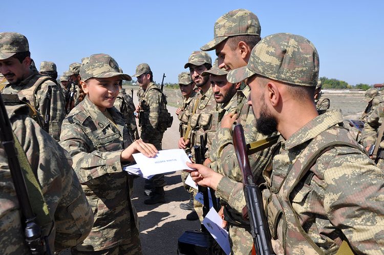 Döyüşçülərimiz arasında təbliğat və təşviqat davam edir - FOTO