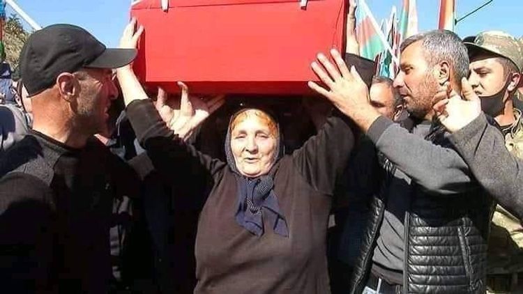 Cənnət həm də ANAların zərif çiynindədir – BİR FOTONUN İZİYLƏ