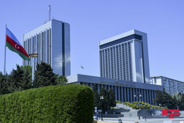 Milli Məclisdə cəbhədəki son vəziyyət müzakirə edildi