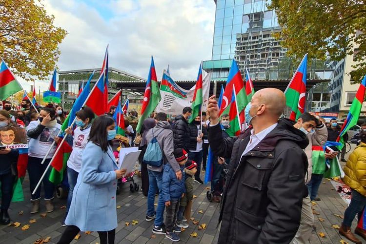 Almaniyada Gəncə terroruna qarşı etiraz yürüşü keçirildi - FOTO