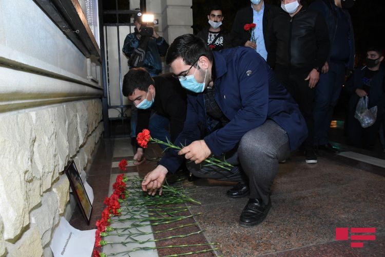 Erməni terrorunun qurbanı olan Rusiya vətəndaşının xatirəsi səfirliyin qarşısında anıldı - FOTO