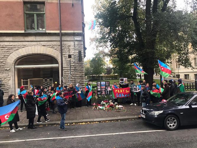 İsveç paytaxtında Gəncədəki terror aktları pislənildi - FOTO