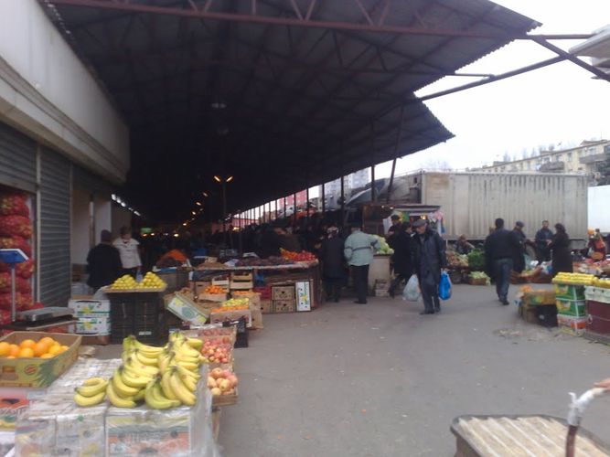 Bazarda döyüb 2500 manatını aldılar