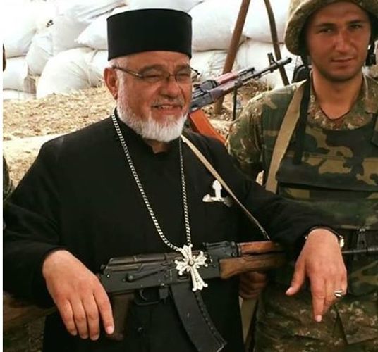 Avtomatlı keşişlər: Onlar müqəddəs xaçdan belə öz niyyətləri üçün istifadə edirlər