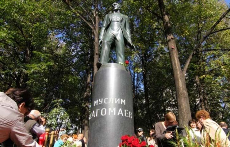  Müslüm Maqomayevin Moskvadakı abidəsini təhqir edənlər müəyyən olundu - RƏSMİ