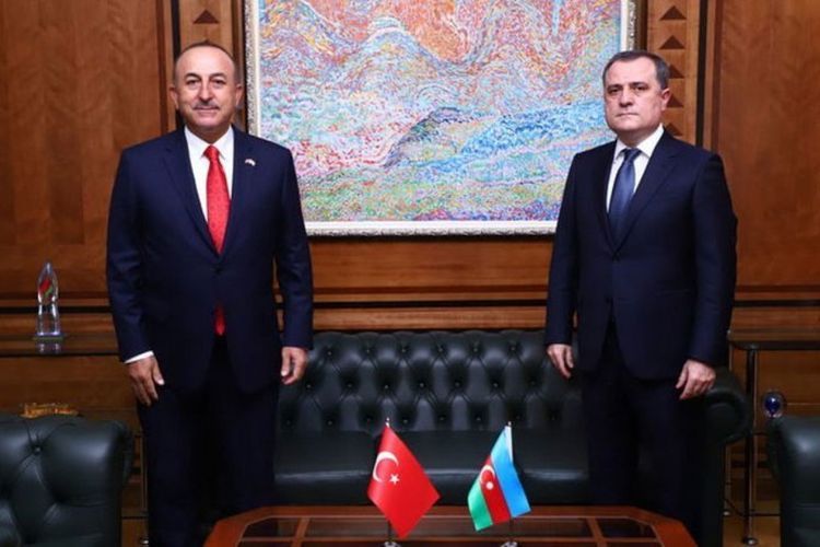 Xarici İşlər naziri türkiyəli həmkarı ilə danışıb