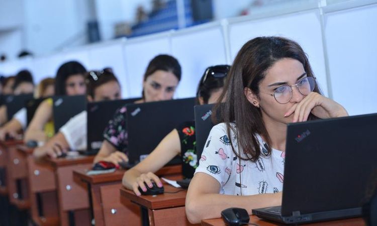 Müəllim olmaq istəyən 2 383 namizəd üçün imtahan keçirilir