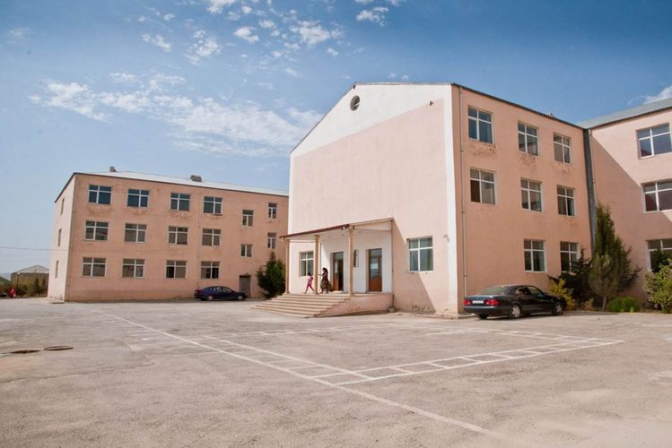 Bakıda məktəbdə yıxılan şagird xadimənin qızı imiş - YENİLƏNİB