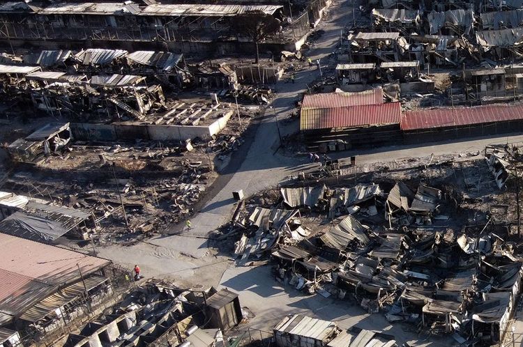 Qaçqın düşərgəsində dəhşətli yanğın: Külə dönmüş çadırlar, insanlar təlaş içində - FOTOLENT
