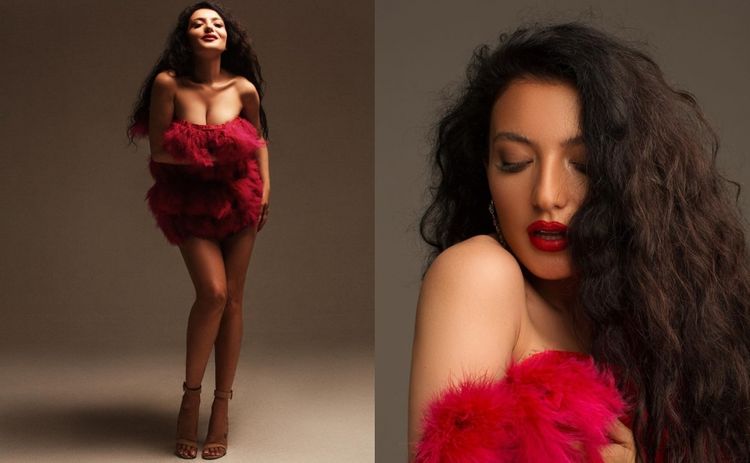 Dilarə soyunub xəzə büründü - FOTOLENT