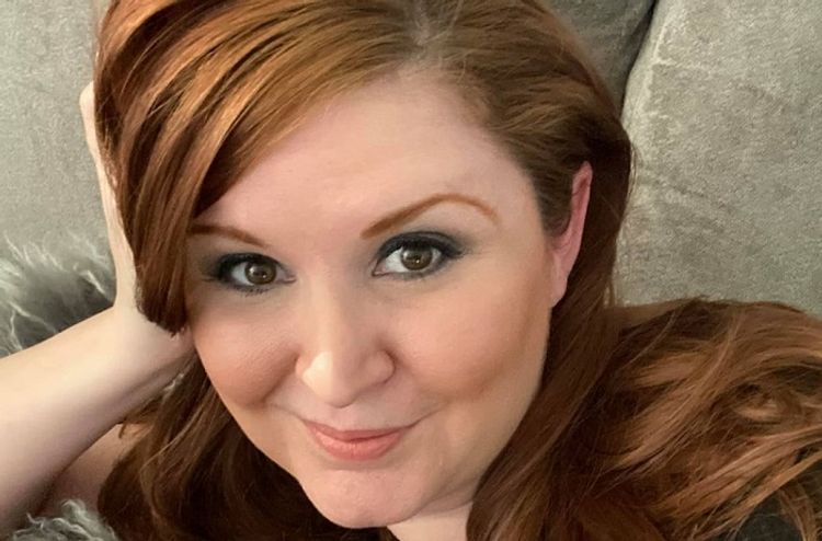 Məşhur yazıçı 38 yaşında...