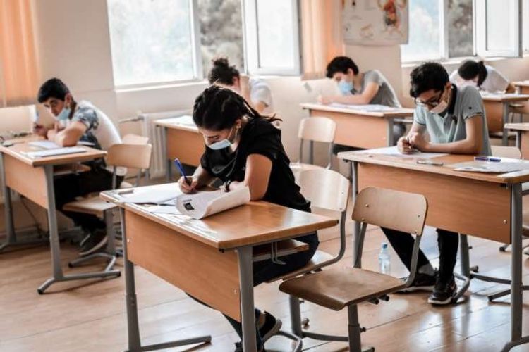 Abituriyentlərin NƏZƏRİNƏ: yeni jurnal nəşr edildi