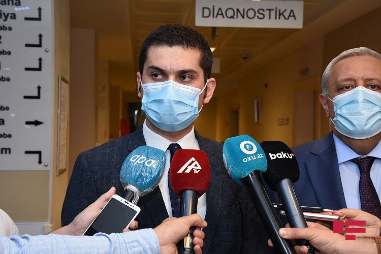 Ədliyyə Nazirliyi və TƏBİB nümayəndələri: Tofiq Yaqubluya şiddətlə aclığı dayandırmağı tövsiyə etdik