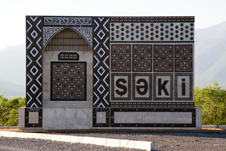 Kütləvi koronavirus yoluxması olan Şəkidəki bazar bağlandı - RƏSMİ