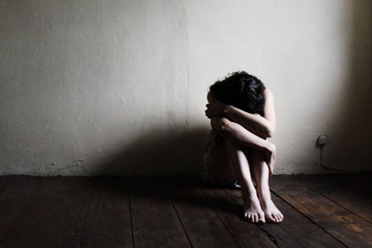 15 yaşlı qızı zorlayan nazir üsr istədi