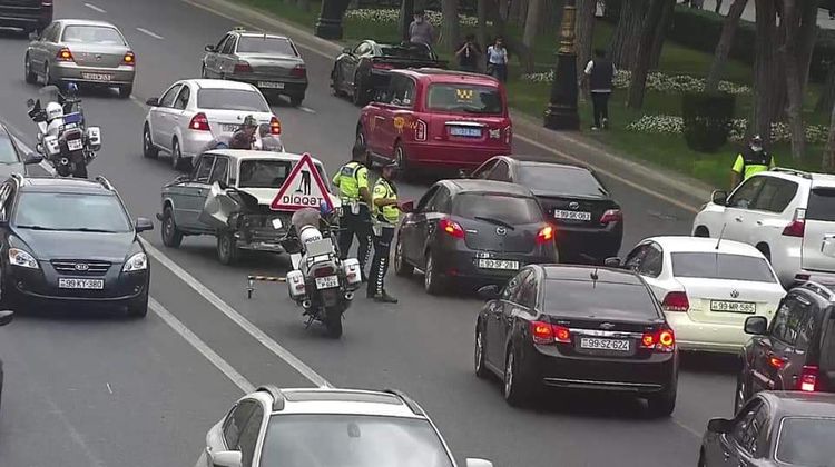 Bu qəza Bakıda prospektdə sıxlıq yaratdı  - FOTO