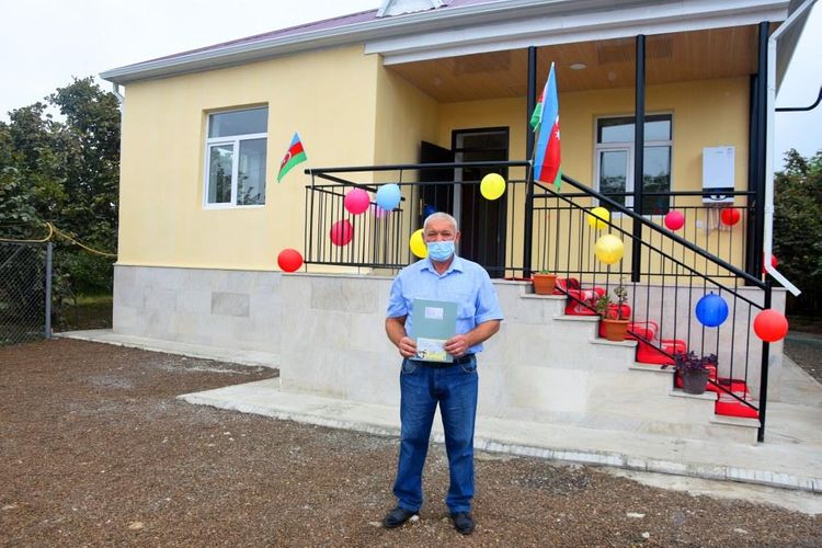 14 şəhid ailəsi və Qarabağ müharibəsi əlilinə ev verildi