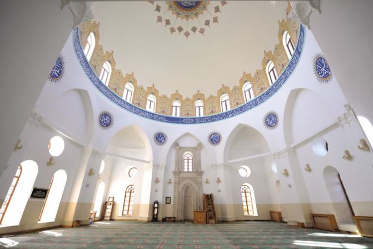 Heydər məscidində futbol oynadılar? - AÇIQLAMA - VİDEO