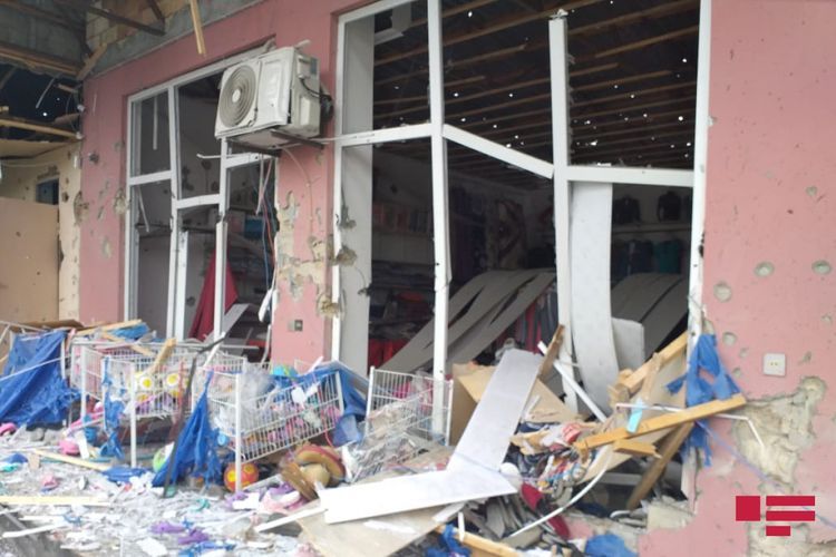 Düşmənin mərmisi Tərtərdə ticarət obyektlərinə düşdü  - FOTO