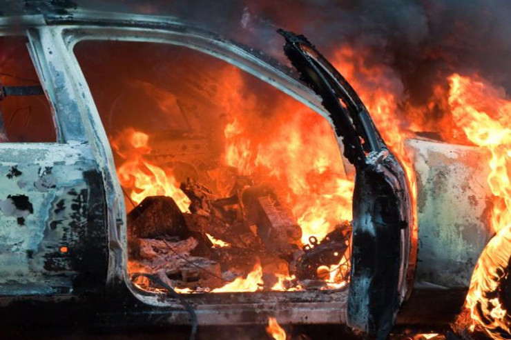Bakıda "Hyundai" yanıb kül oldu